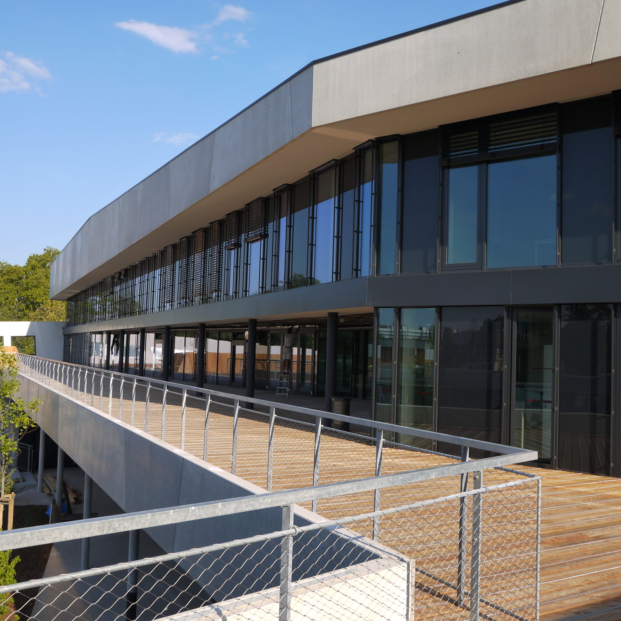 École Européenne de Strasbourg — Façade aluminium et menuiseries vitrées de l'établissement scolaire international, réalisation J.Gremmel & Cie