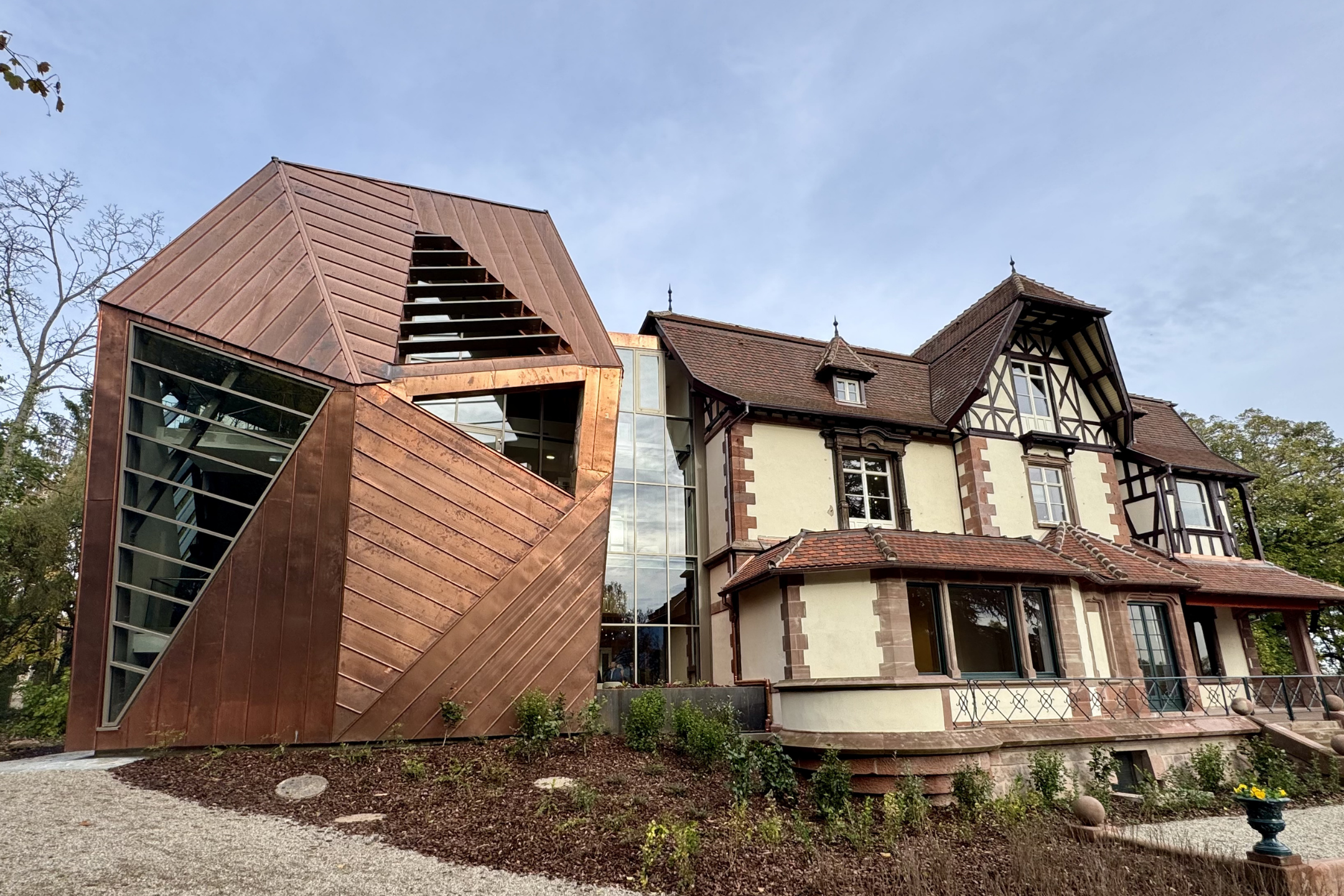 Château de la Léonardsau à Obernai — Restauration patrimoniale Monument Historique, menuiseries aluminium Schüco AWS 75 et murs-rideaux FWS 50 par J.Gremmel & Cie