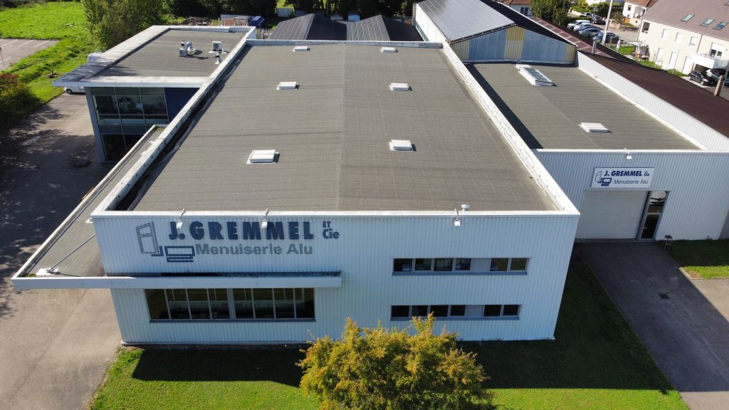 Bâtiment et atelier de J.GREMMEL & Cie, entreprise de menuiserie aluminium implantée à Eschau en Alsace